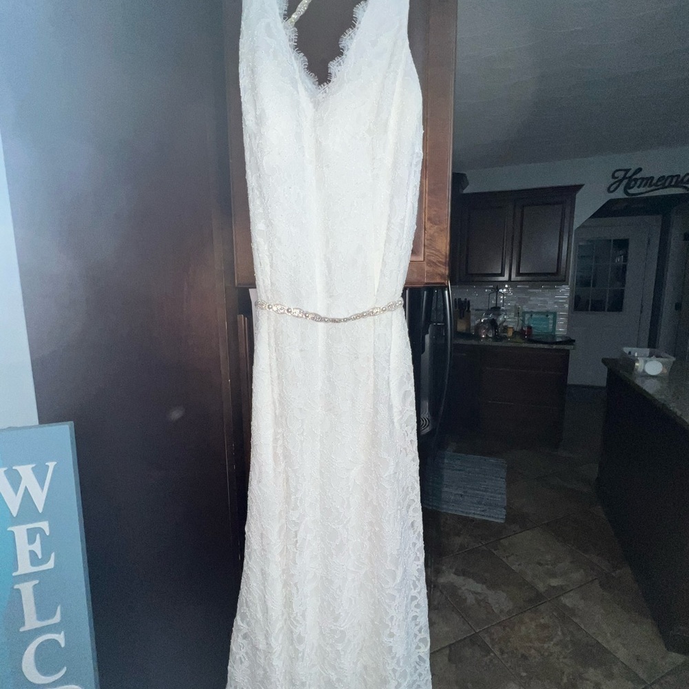 David’s Bridal wedding gown size 16w Ivory lace overlay